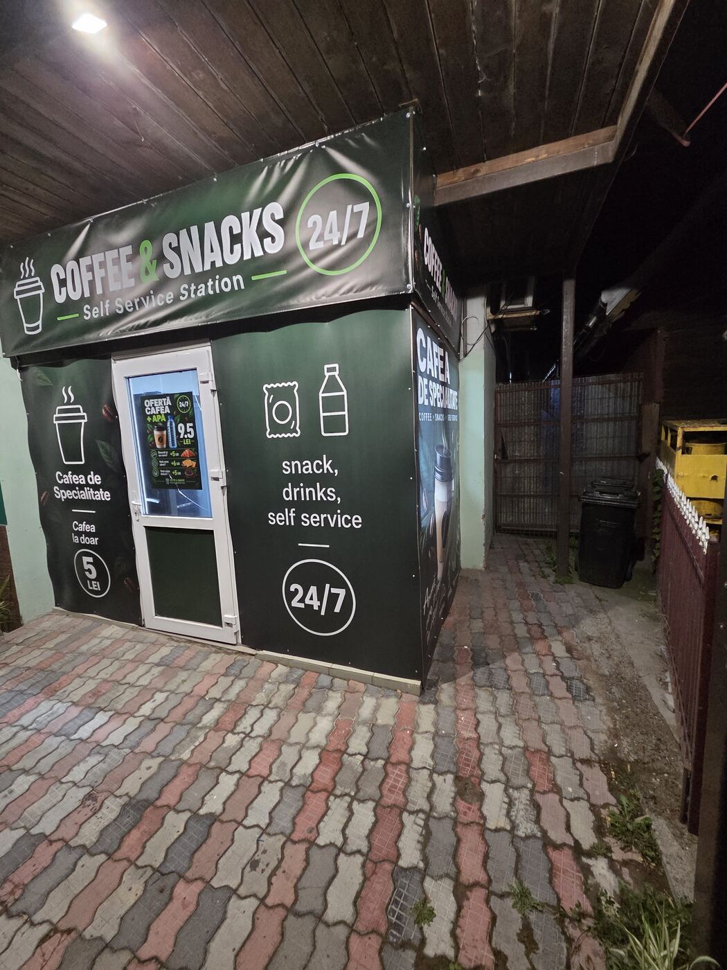 Stația Coffee & Snacks din Borca, vedere laterală